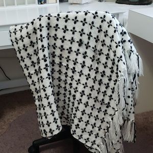 Black and white throw blanket